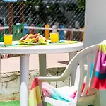 101 Bright With Pool View Apartmán