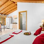 101 Bright With Pool View