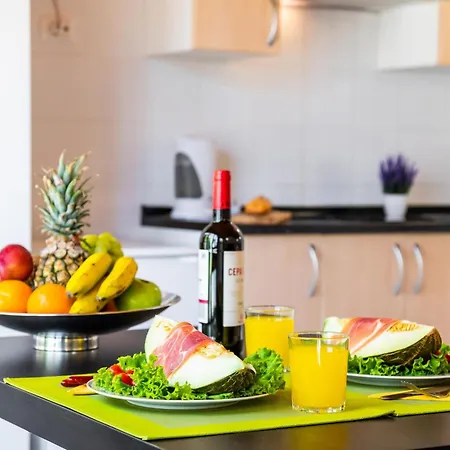 101 Bright With Pool View