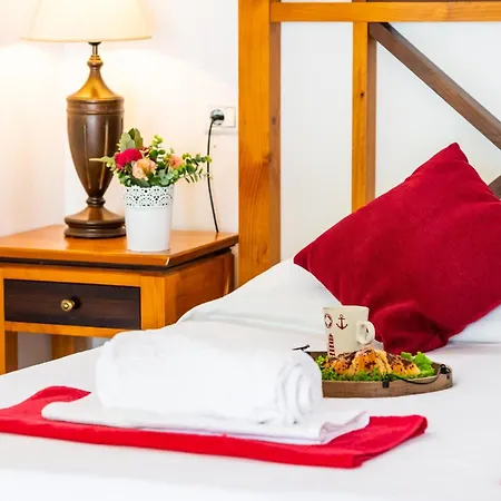 101 Bright With Pool View *