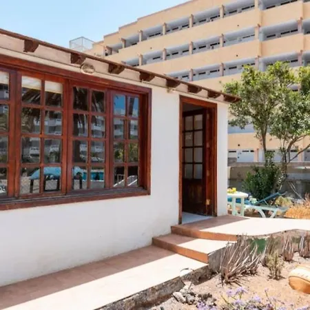 101 Bright With Pool View Apartment